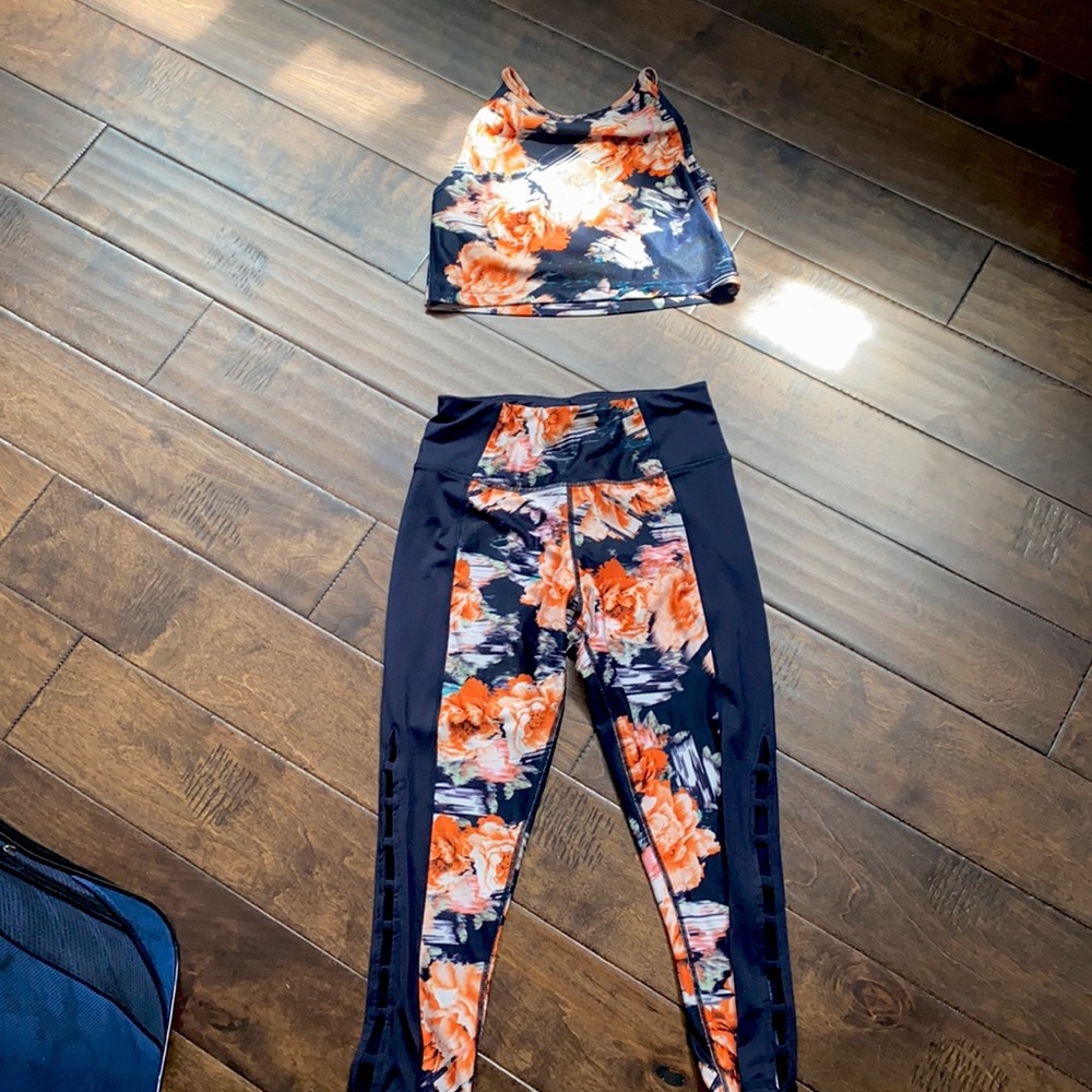 this is an amazing quality workout matching set